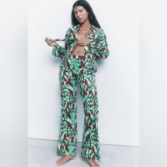 NWT ZARA Printed Pants Mid-Rise Straight Leg Front Zip and Button Closure Sz M - Picture 2 of 16